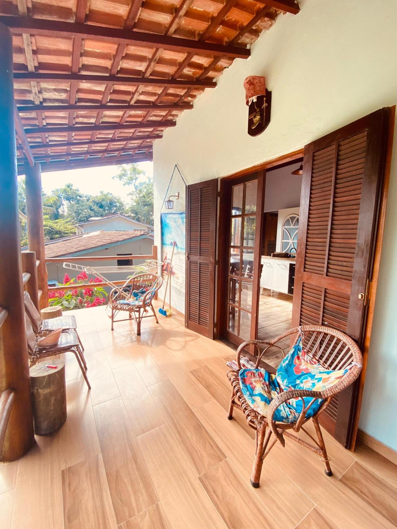 Ikaia Surf House Lodge *